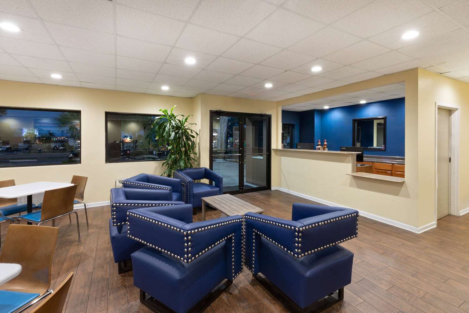 Days Inn By Wyndham Biloxi Beach 19/32