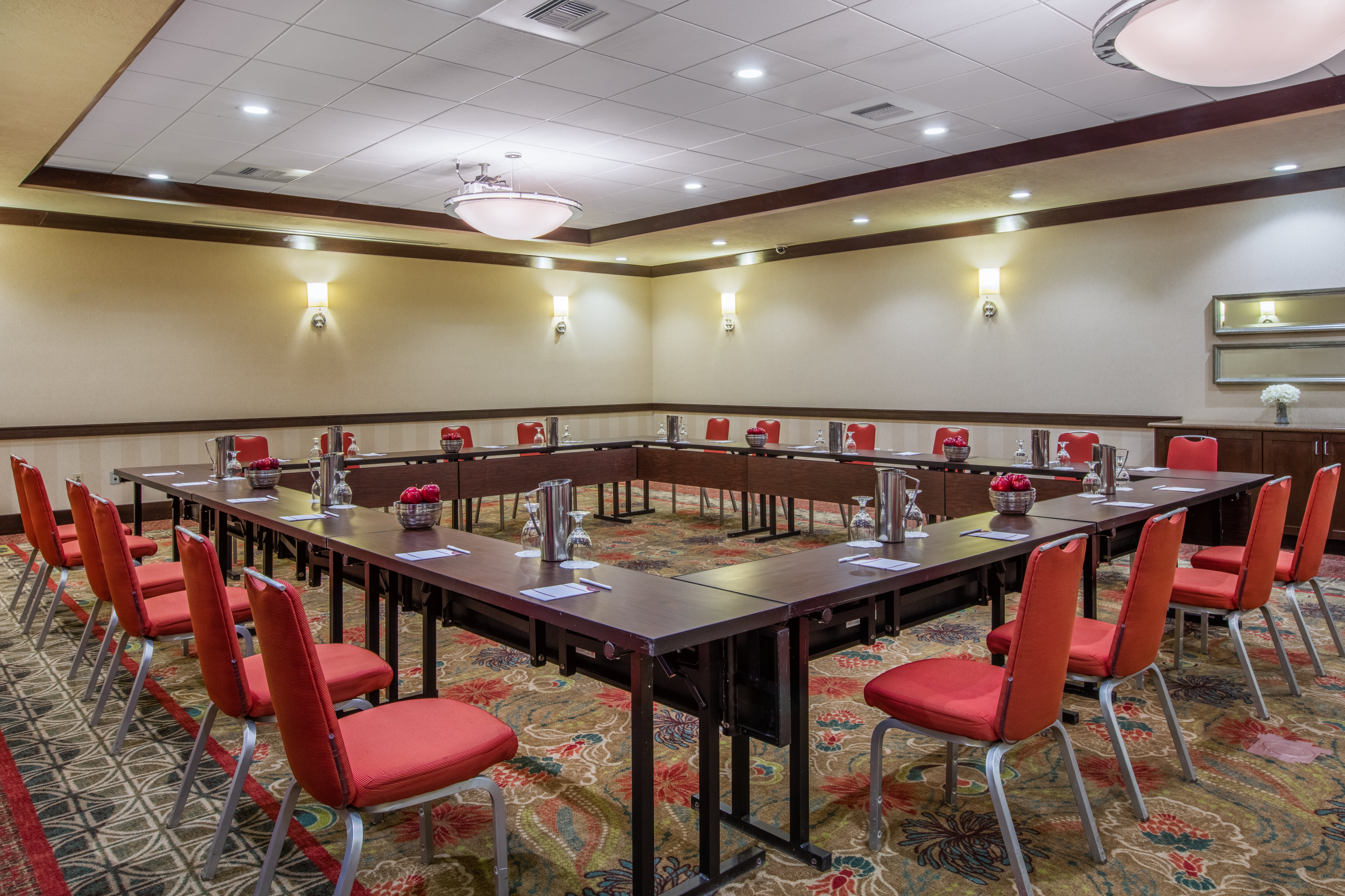 Crowne Plaza Anchorage-Midtown 66/78