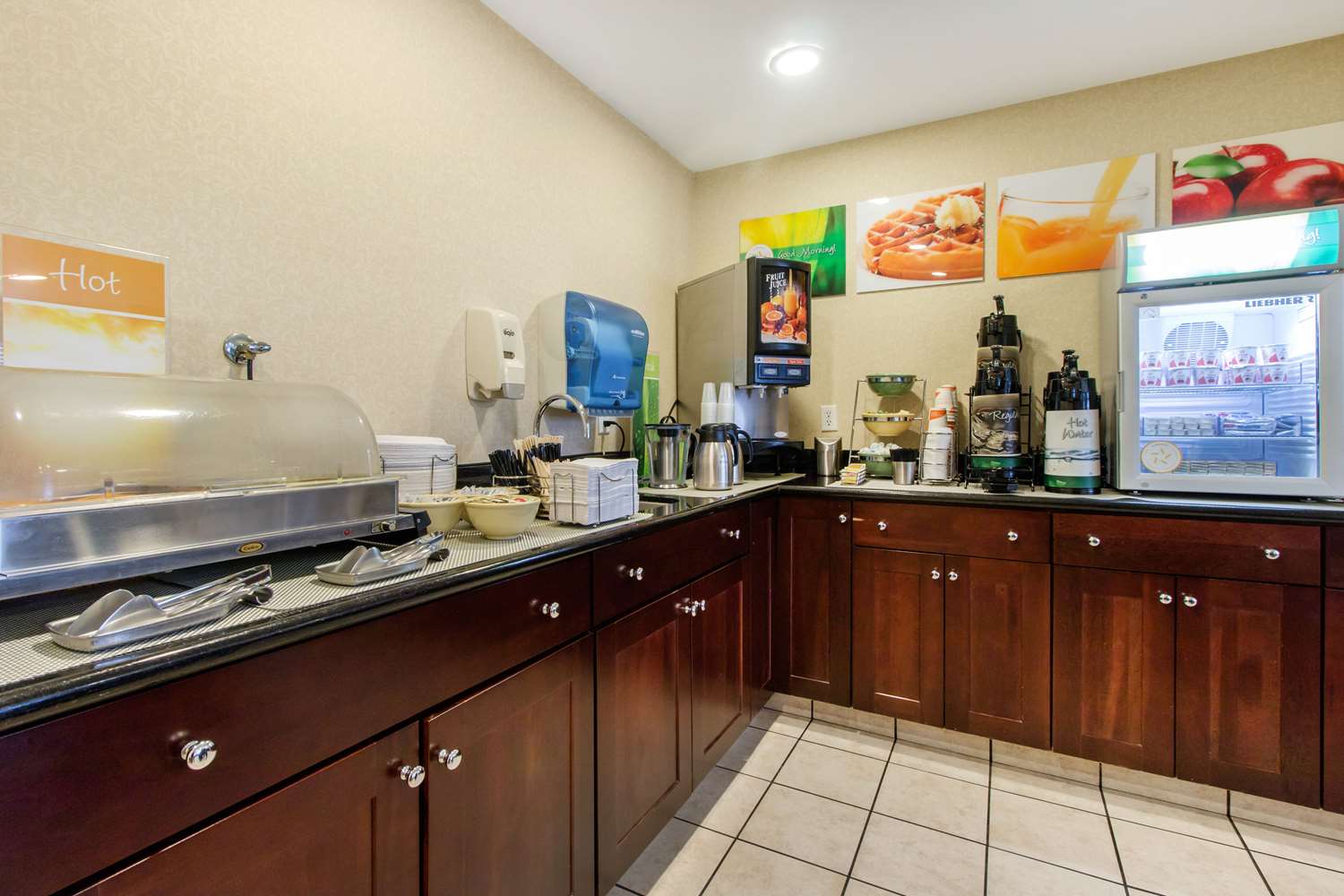 Ramada Bayside Inn and Suites 18/18