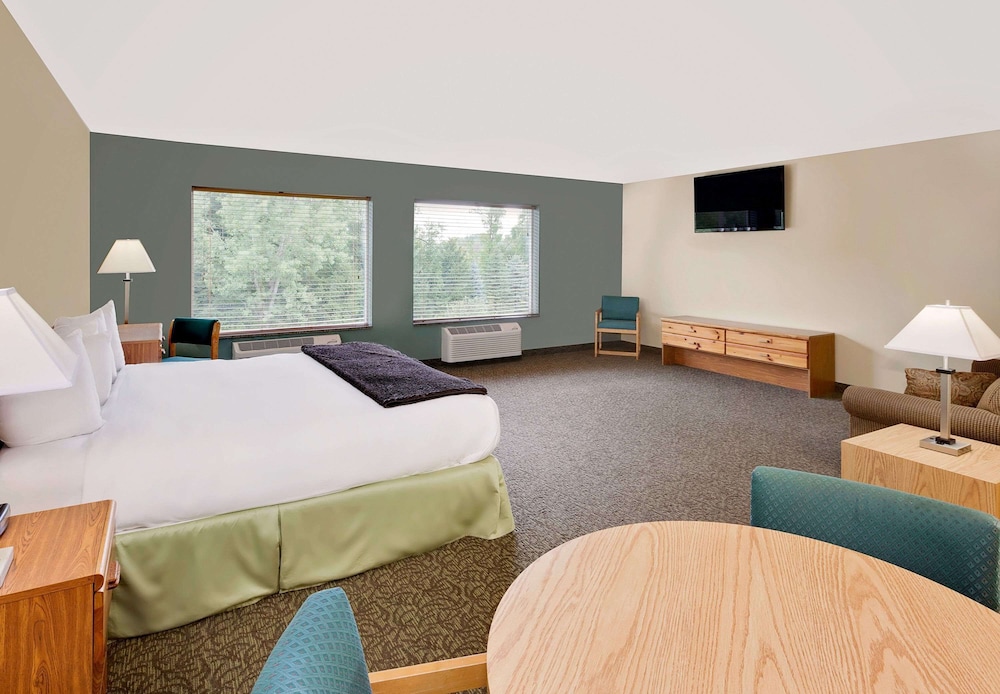 Days Inn By Wyndham Cadillac 13/39
