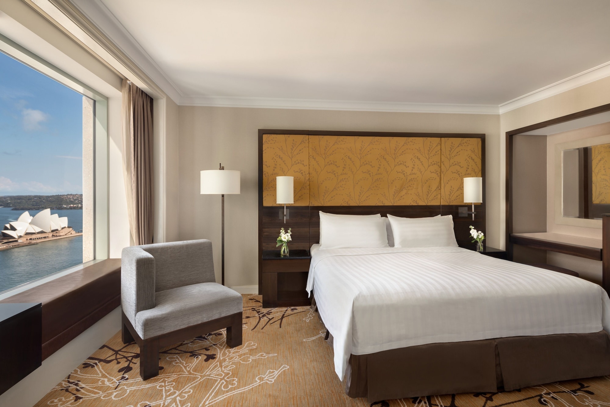 OPERA, DELUXE, HOUSE, KING BED, CITY VIEW