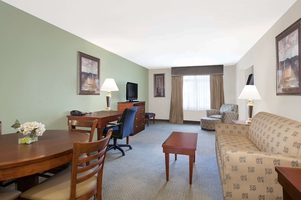 Wingate By Wyndham Lafayette Airport 34/45
