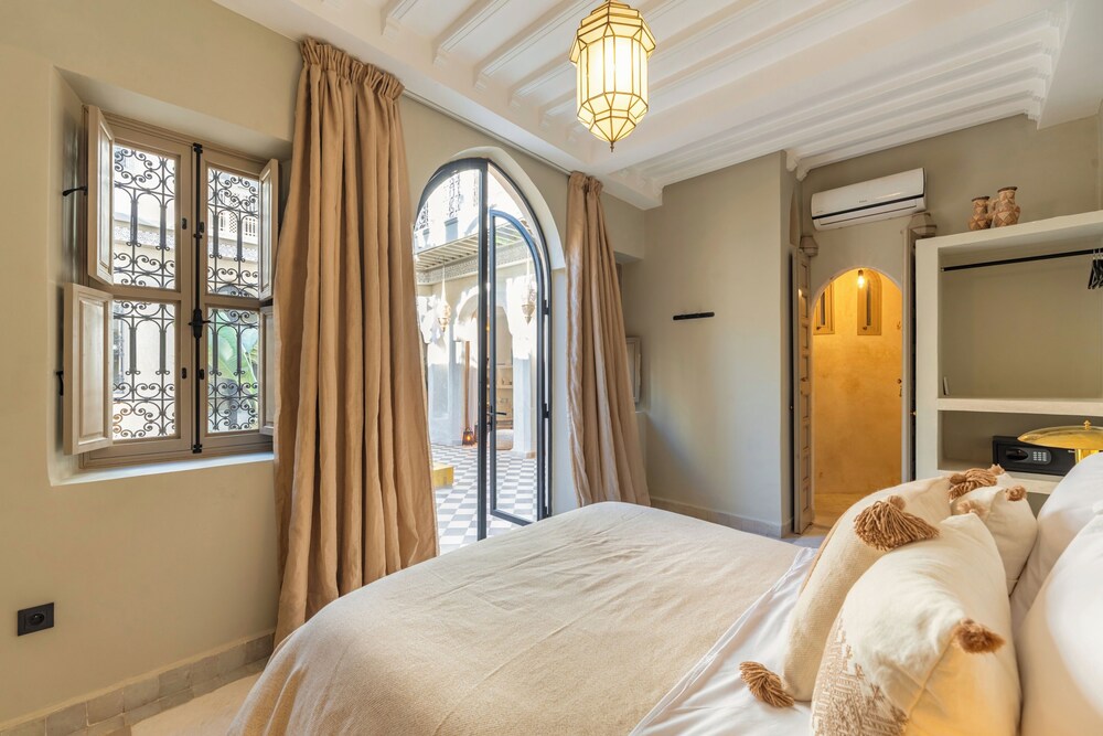 Riad XO Amira Victoria 18/50