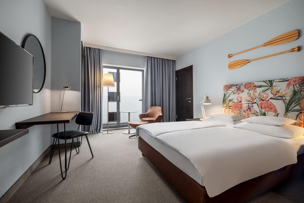 DELUXE, DOUBLE BED
