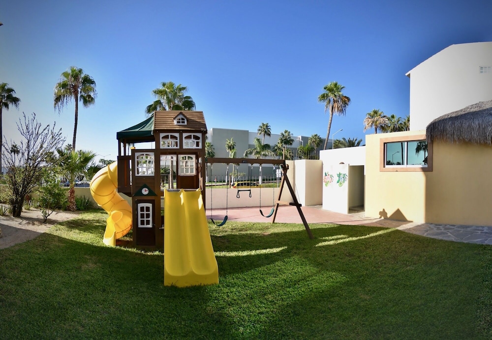 Santa Maria Hotel And Suites 33/47