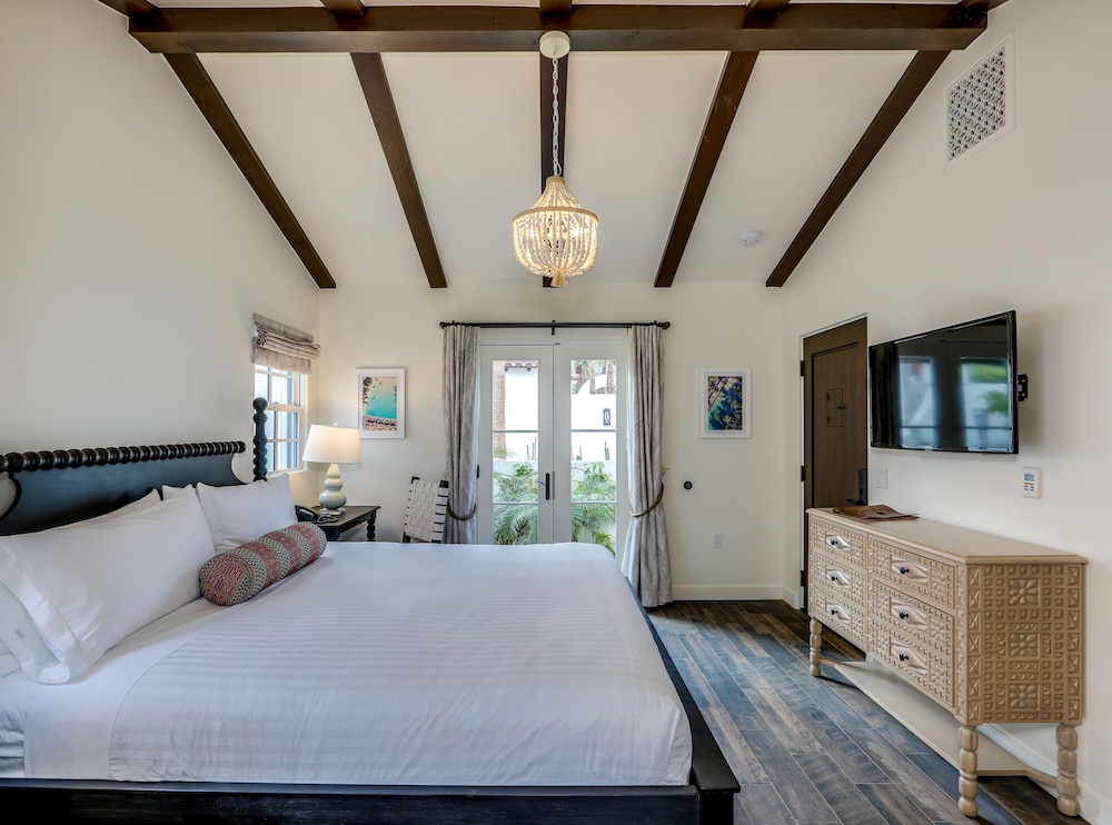 Courtyard, Studio, King Bed