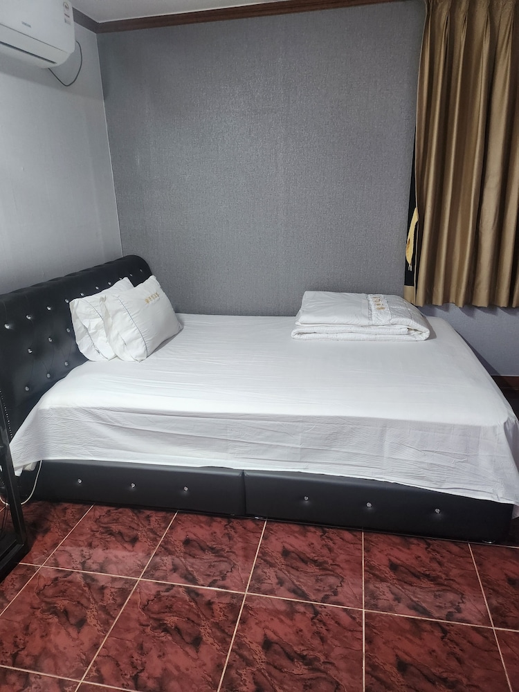 Centum Motel 24/35