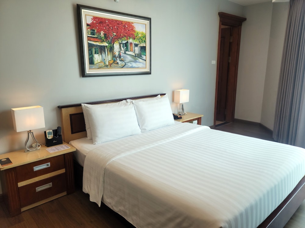 Luxeden Hotel 12/65