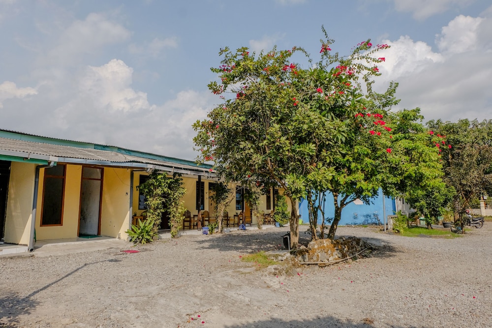 SPOT ON 1847 Hotel Maya 33/34