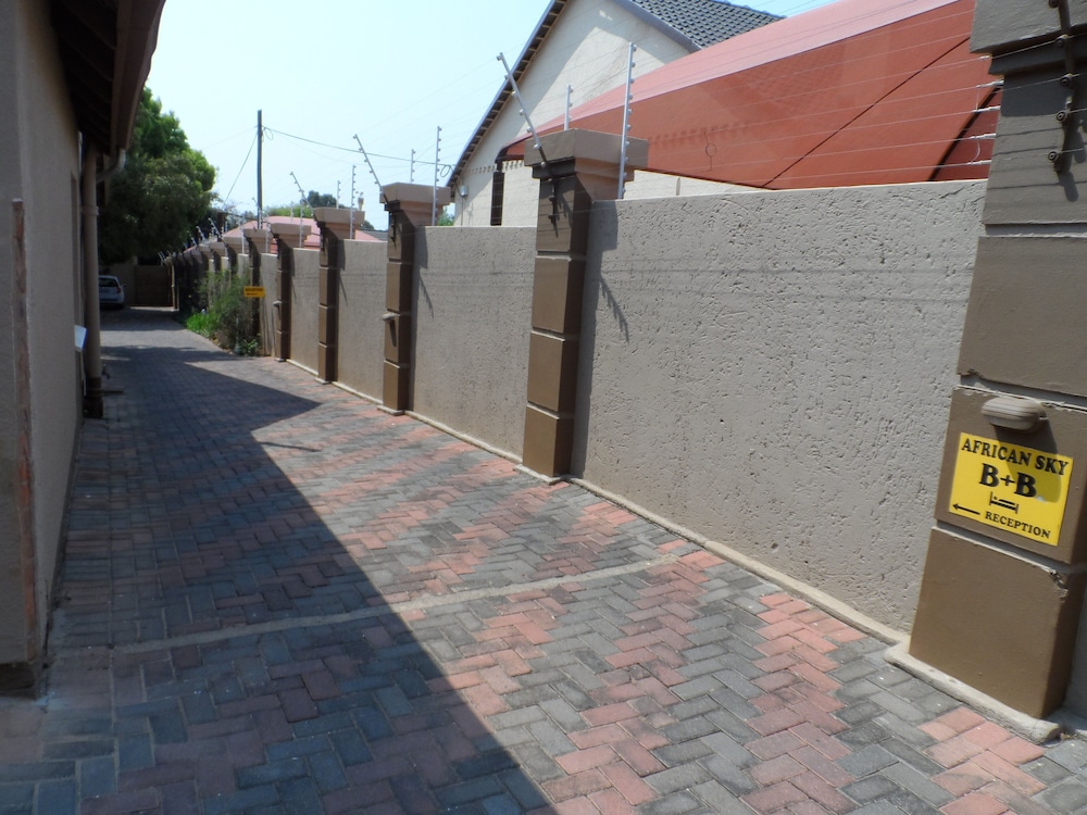 African Sky Guest House 28/50