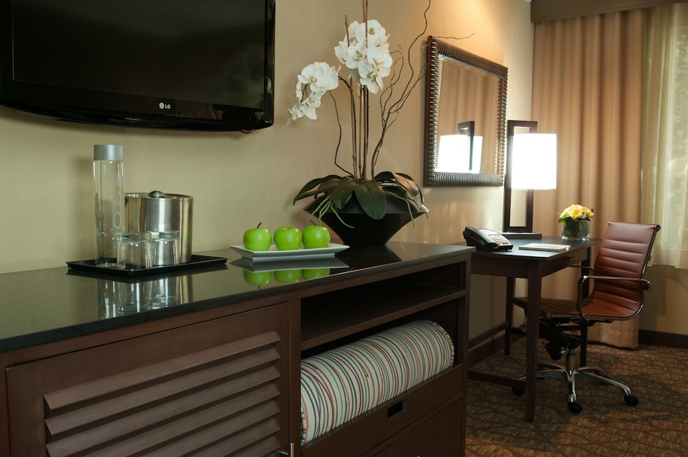 Airtel Plaza Hotel and Conference Center 52/62