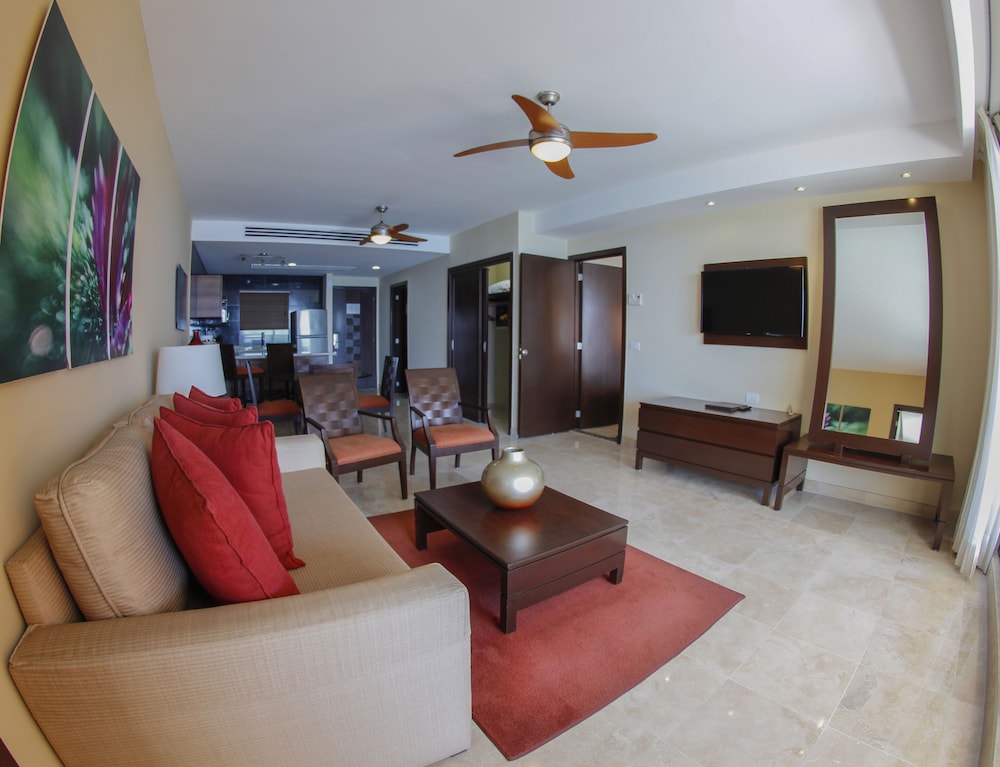 Sunset Plaza Beach Resort 47/79
