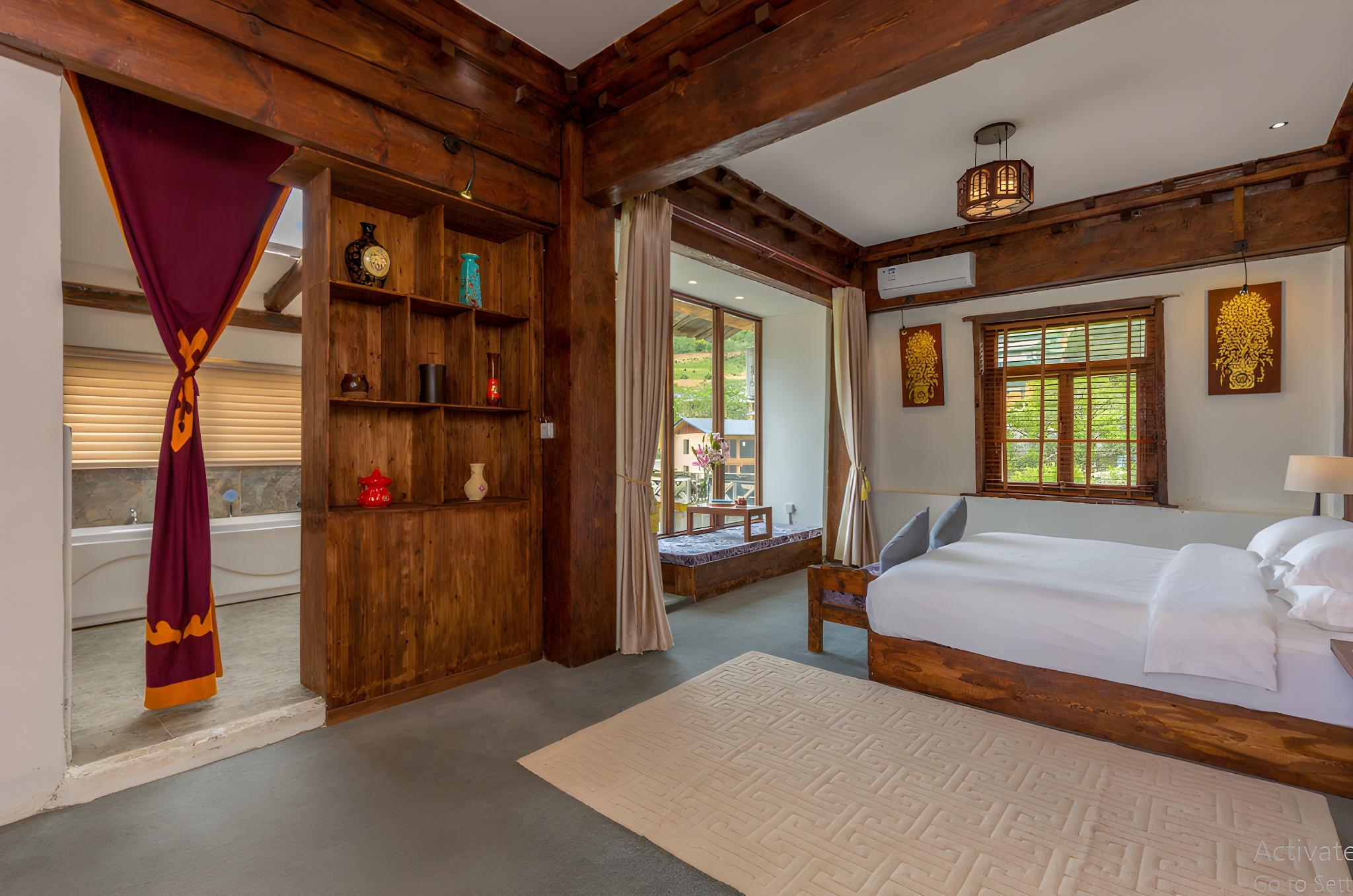 Boutique, Family Suite, Courtyard, 1 King and 1 Single Beds