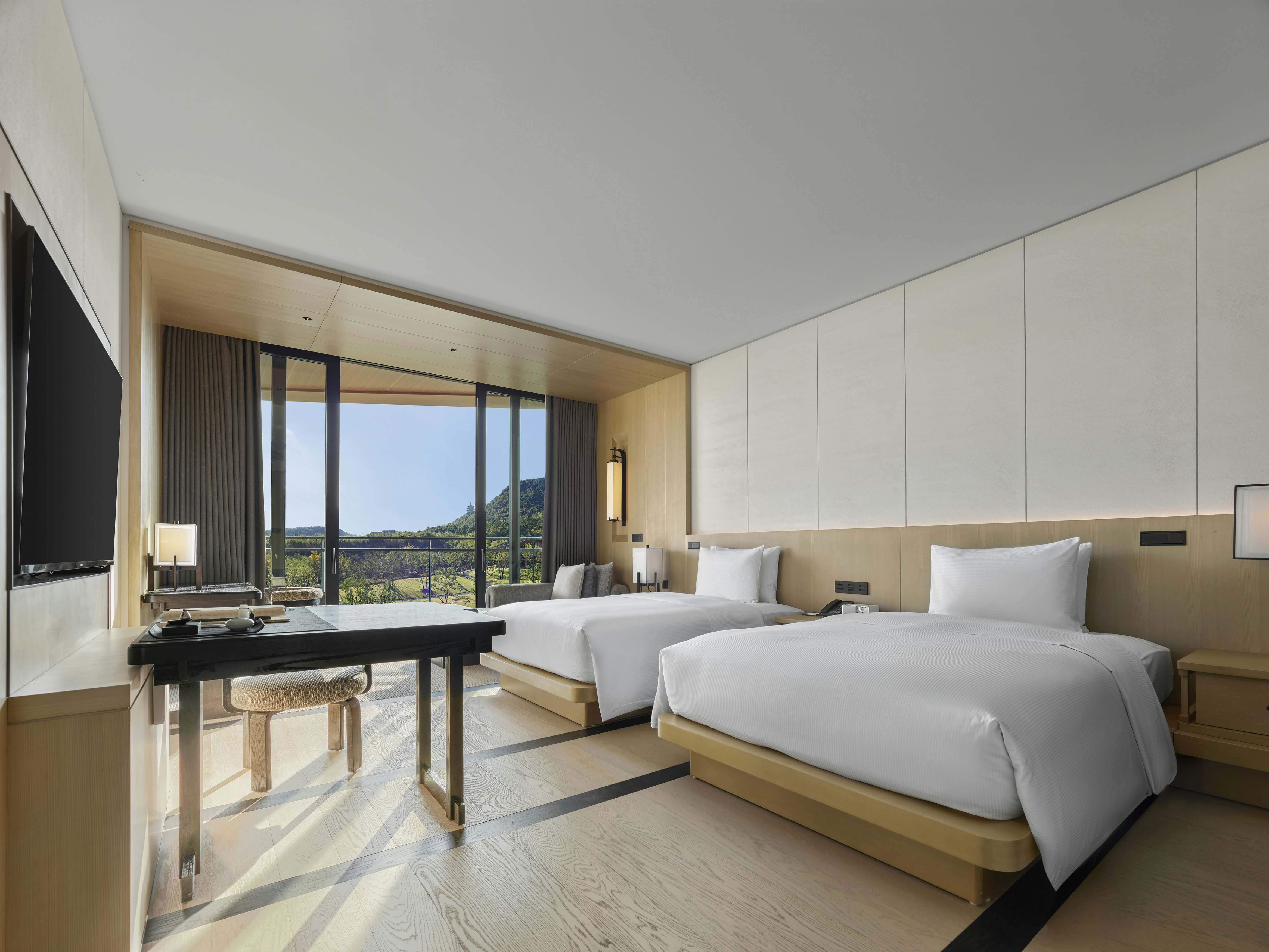 1 BEDROOM, SUITE, TWIN BEDS
