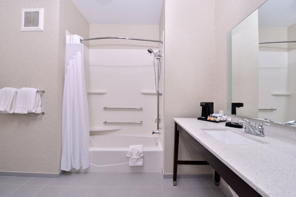 Holiday Inn Express Amp Suitesloma Linda San Bernardino S 17/63