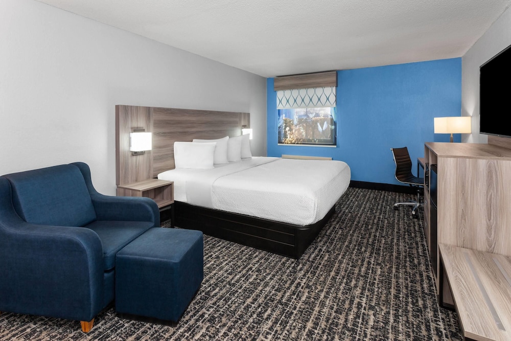 Room, King Bed, Baymont By Wyndham Indianapolis South 5/10