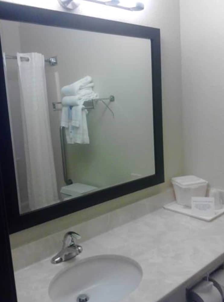 Quality Inn & Suites Des Moines Airport 49/50