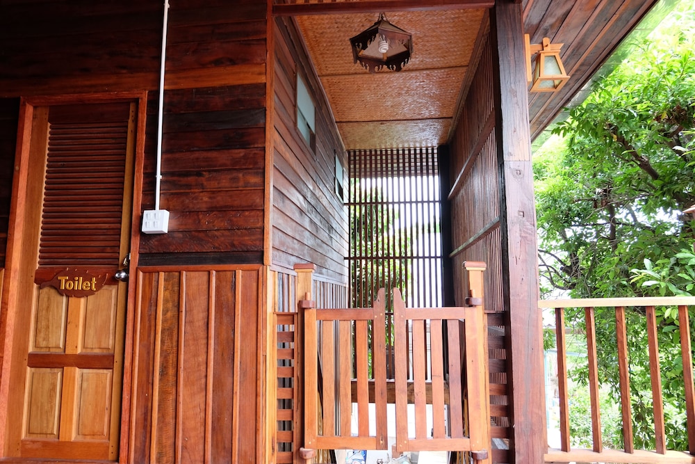 Baan Kun Tuad Ko Si Chang 22/36