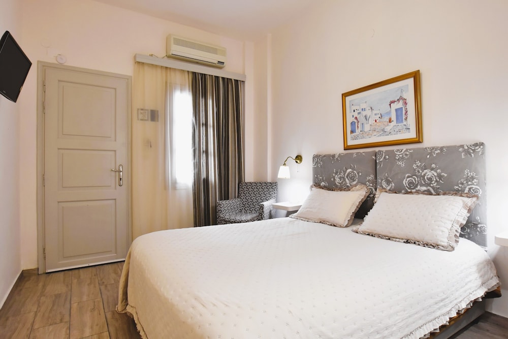 STANDARD, DOUBLE OR TWIN BED, STREET VIEW