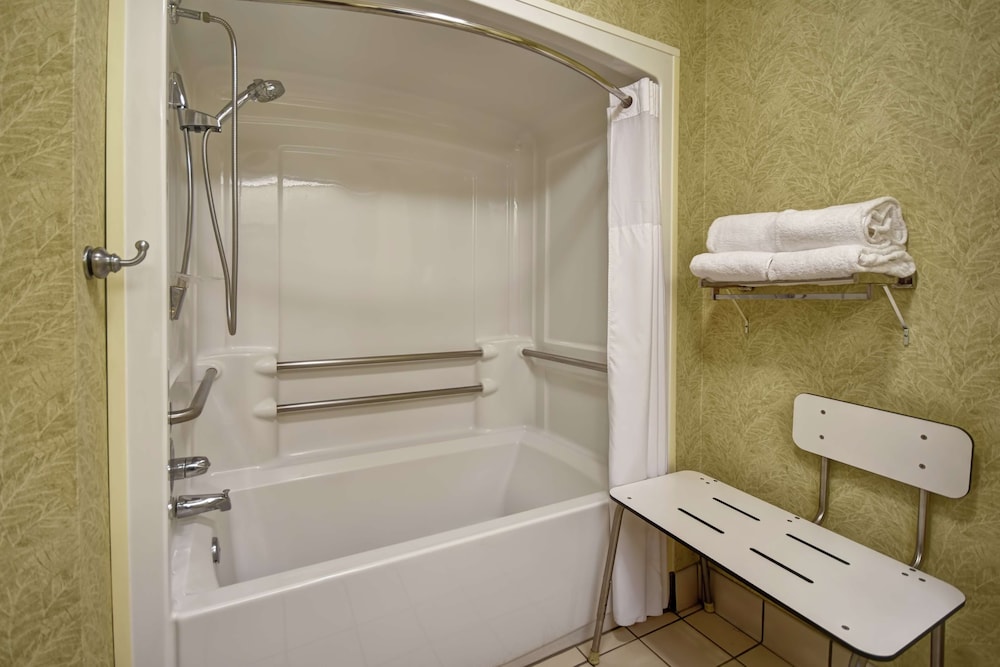 Hampton Inn Suites Charleston West Ashley 24/56