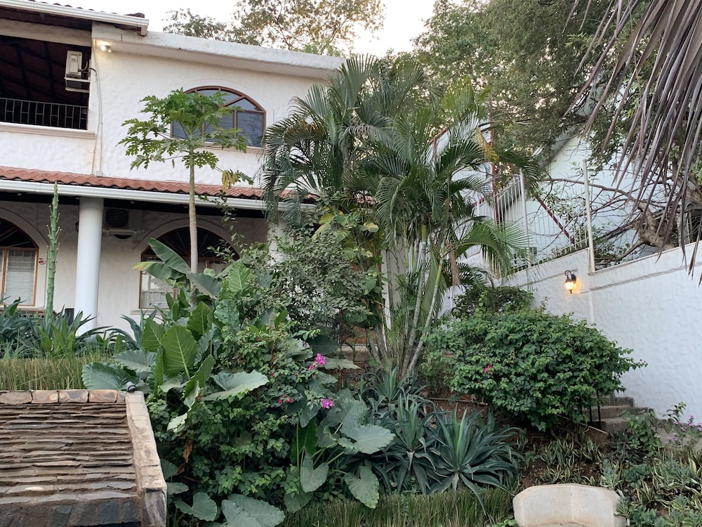 Hotel Flores 40/50