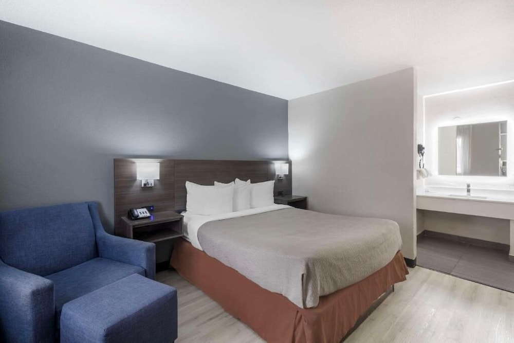 غرفة قياسية بسرير كوين، Downtown Inn & Studio Suites 3/6