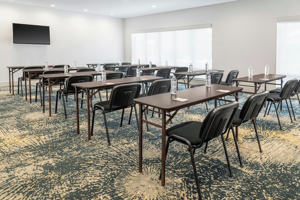 Towneplace Suites By Marriott Detroit Taylor 22/30