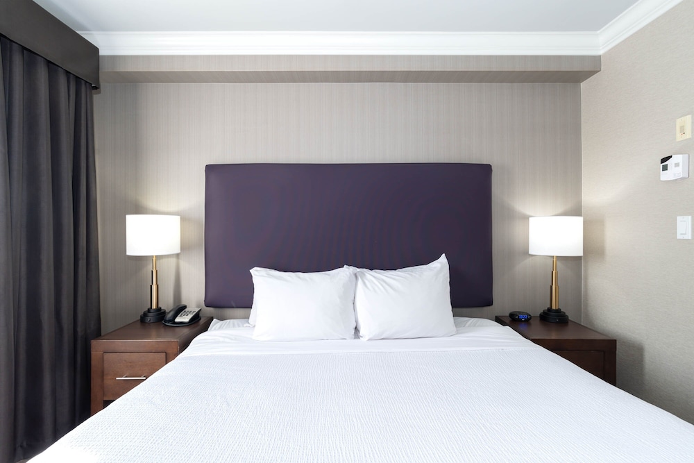 Sandman Hotel & Suites Calgary South 28/65