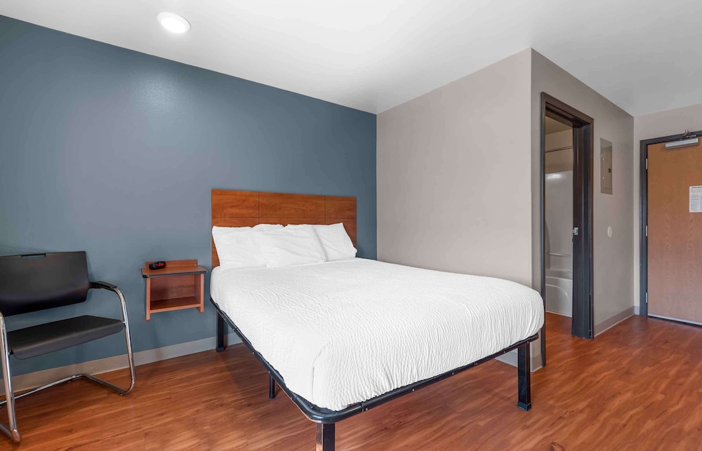 WoodSpring Suites Colorado Springs 25/47