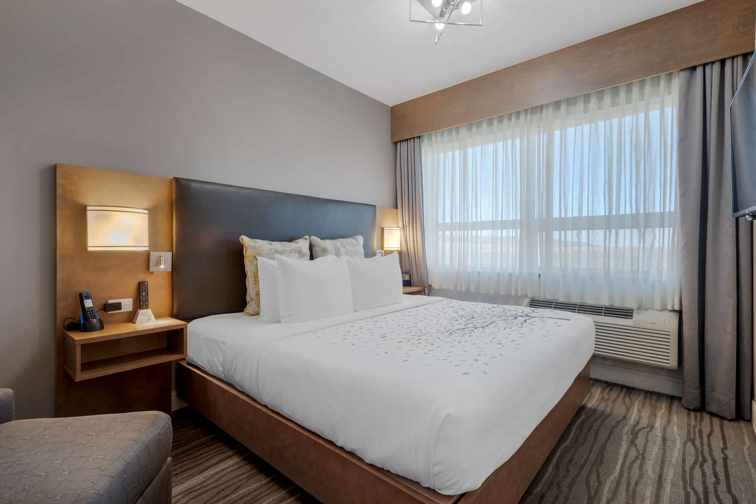 Suite, King Bed, Kitchenette