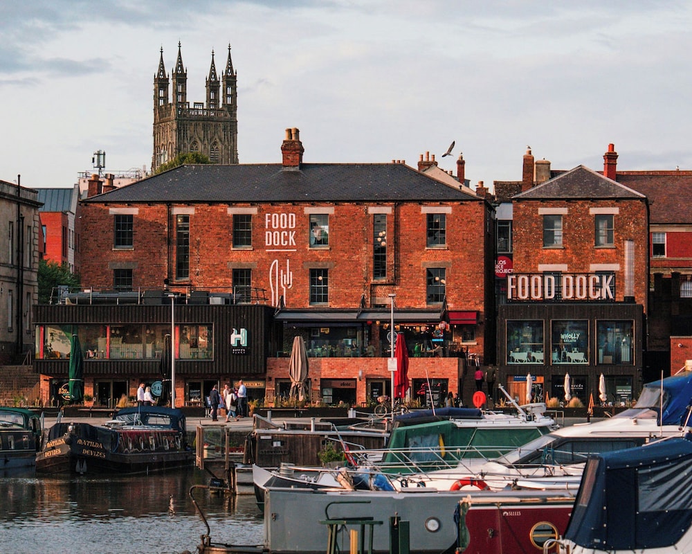 Hotel Indigo Gloucester - The Forum by IHG 6/50