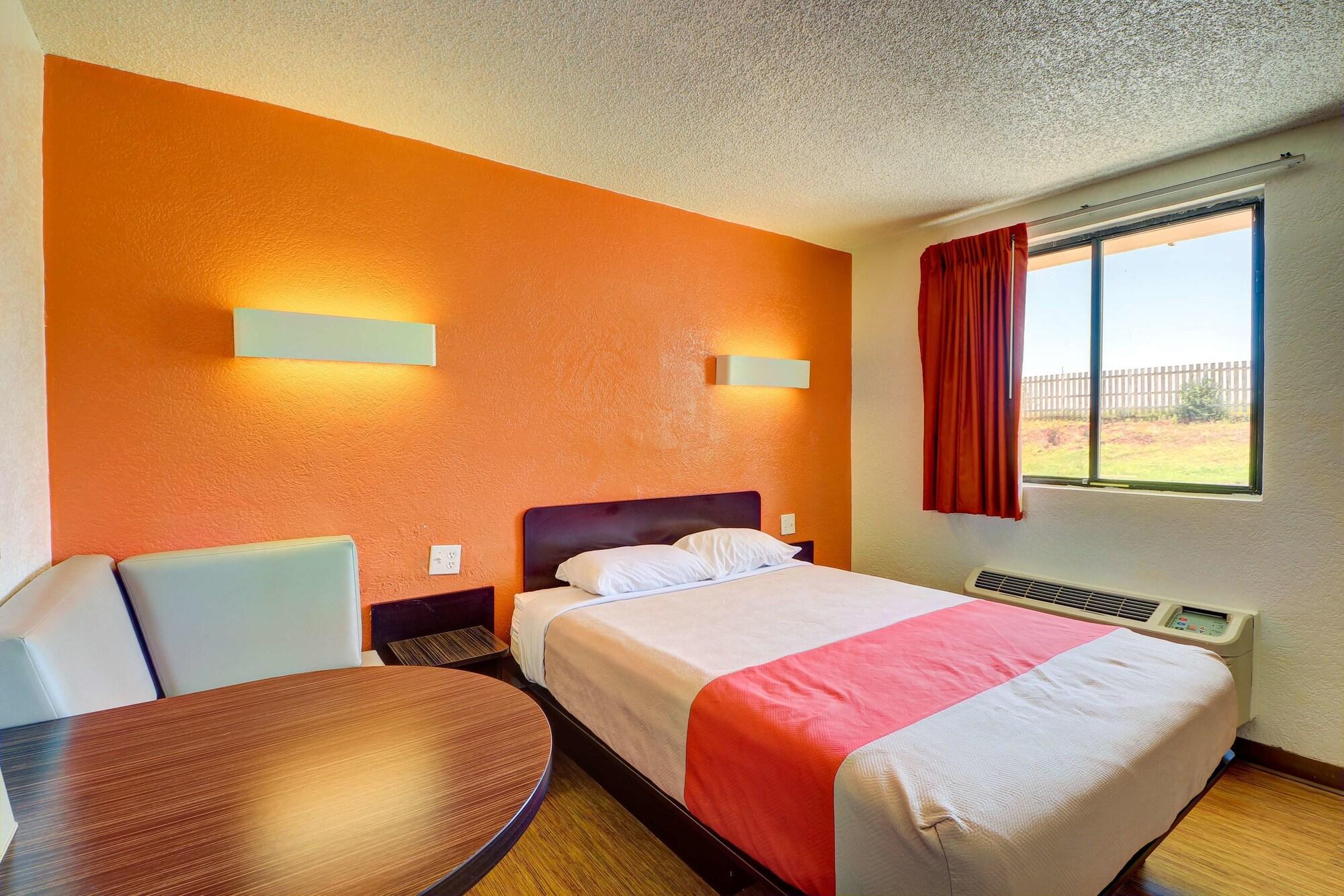Economy Hotel Plus (ex Motel 6 Oklahoma City North Frontier City) 15/31