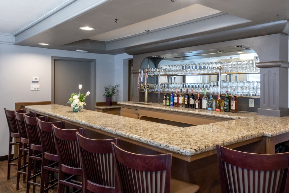 Oxford Suites Chico 50/56