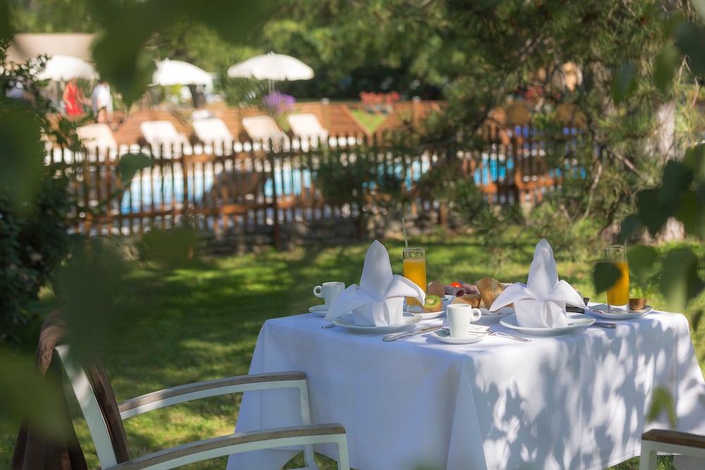 Les Bartavelles Hotel Restaurant 48/50