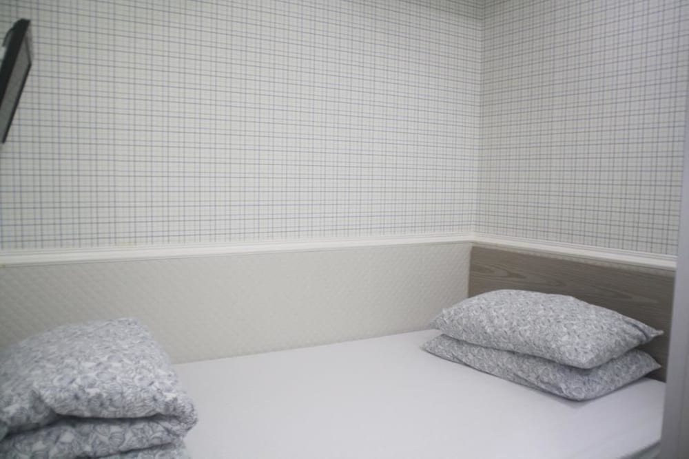 K & B Hostel 30/64