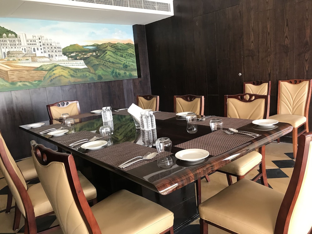 Howard Johnson by Wyndham Udaipur Roop Nagar 20/33