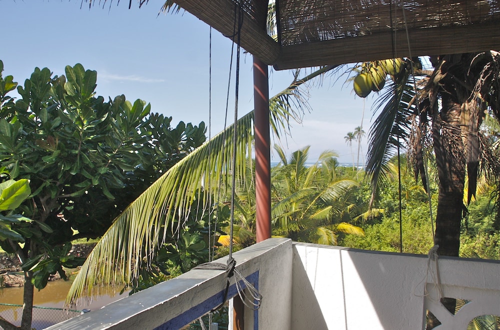 Asanka Surf House 33/40
