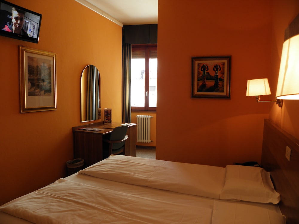 Hotel Corona 33/64