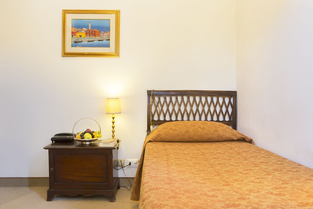 Rigel Hotel 30/73