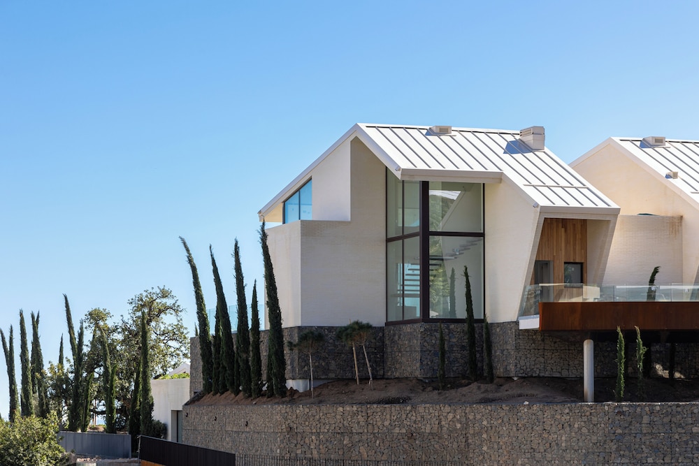 Leiro Residences 1/50