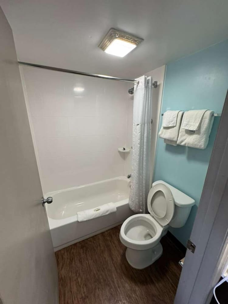 Days Inn by Wyndham Goldsboro 50/53