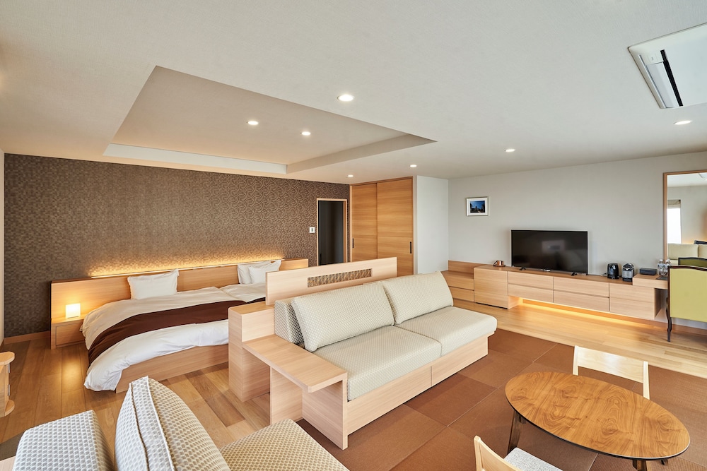 TSUKASA ROYAL HOTEL 52/72