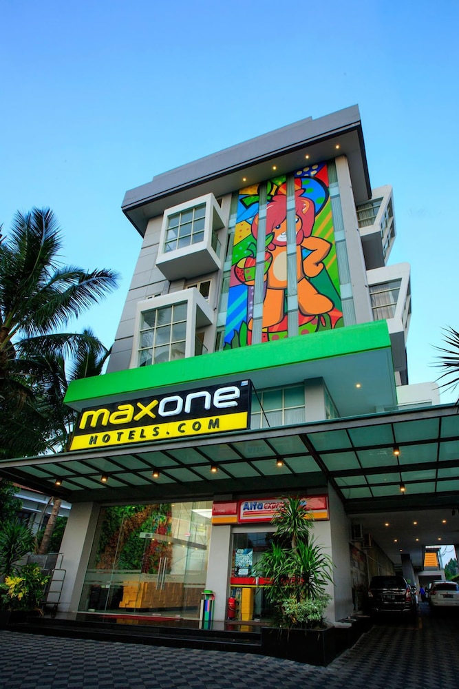 Ascent Hotel & Cafe Malang (formerly MaxOne Ascent Hotel Malang) 1/41