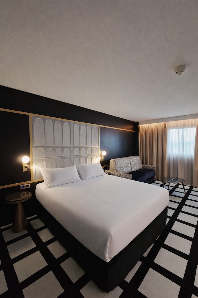 MERCURE ORLEANS CENTRE 18/62
