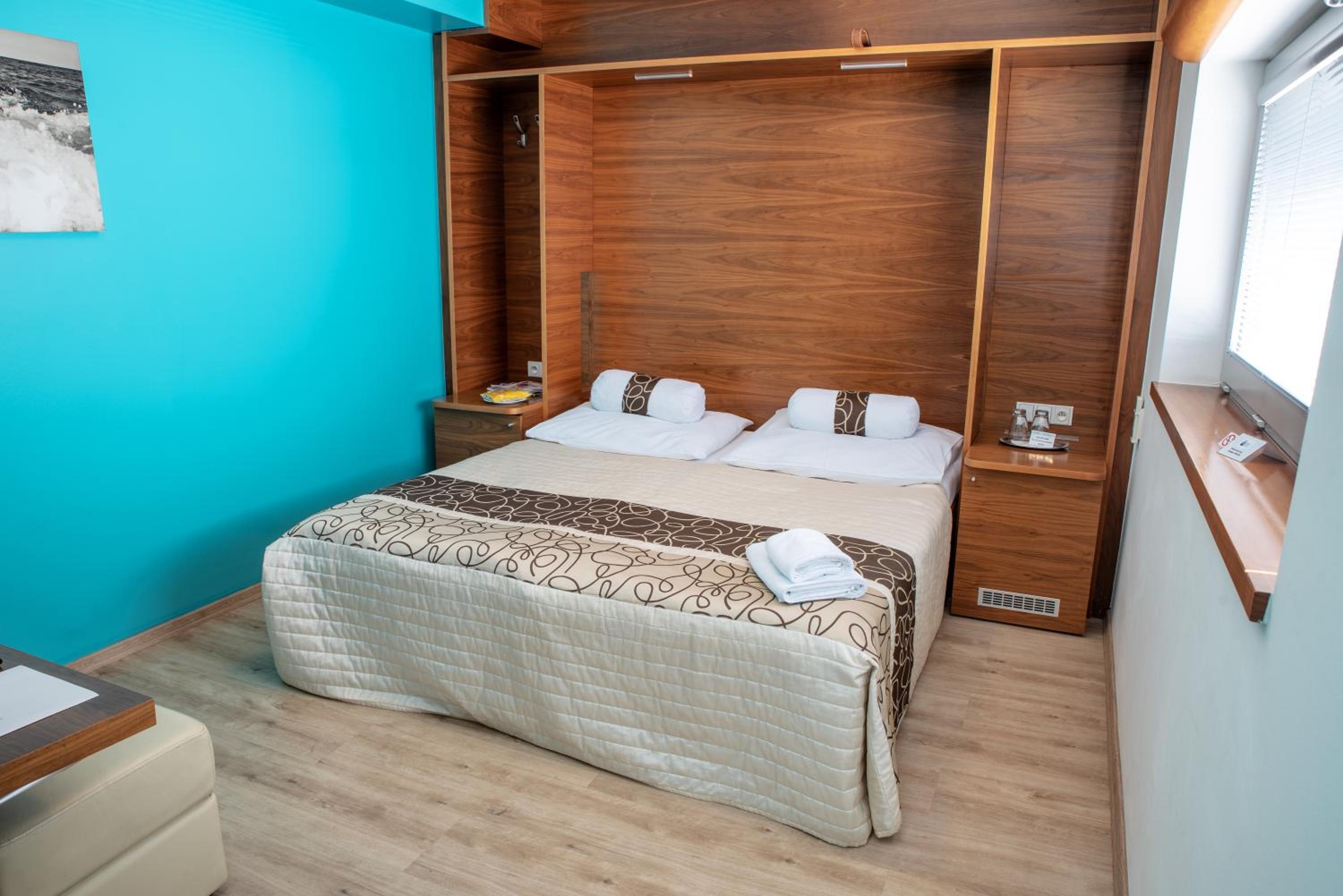 Crew, Cabin, Double or Twin Bed