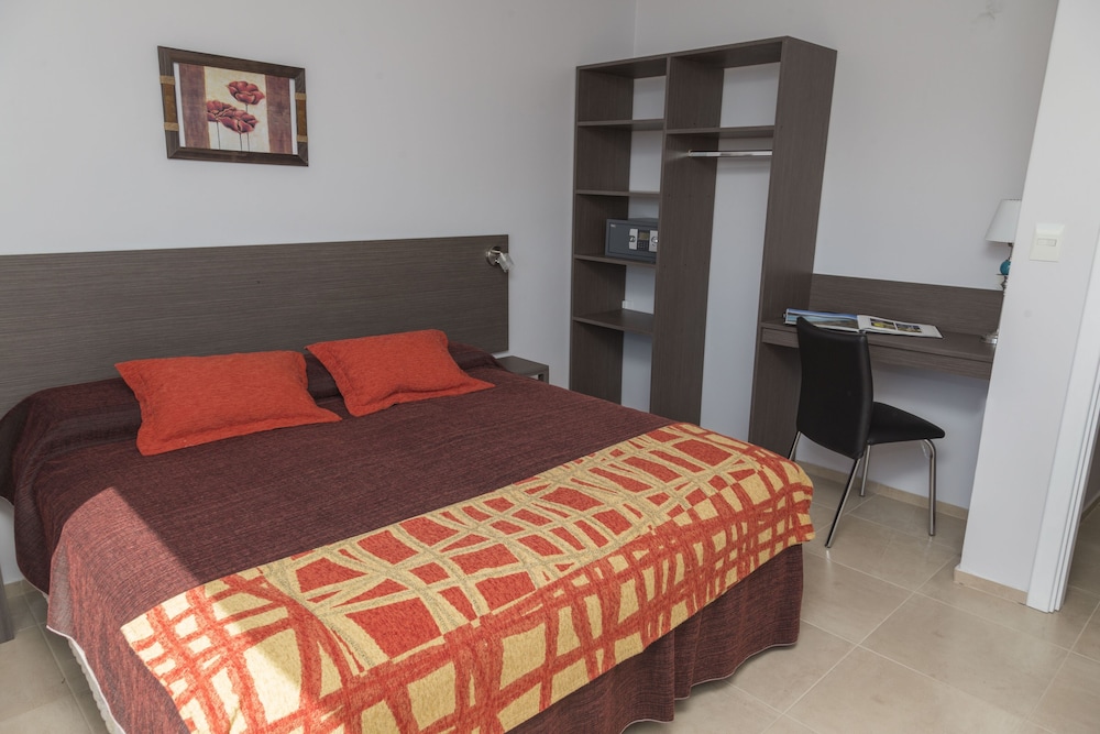 1 BEDROOM, APARTMENT, LAKE VIEW