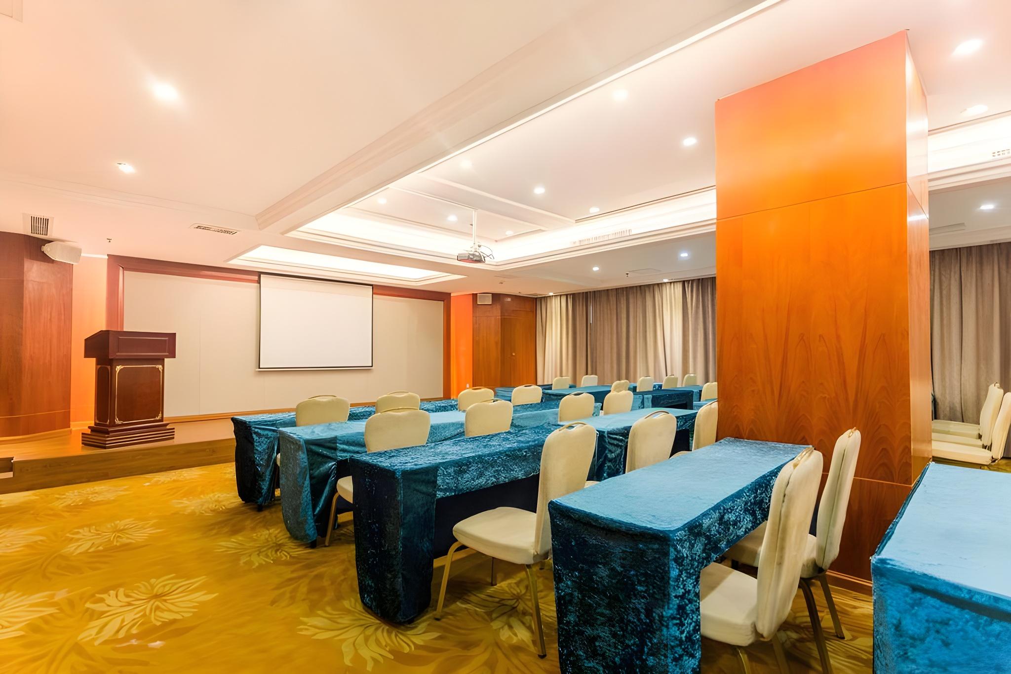 Vienna Hotel (Shantou Chaoyang High-Speed Railway Station) 43/51