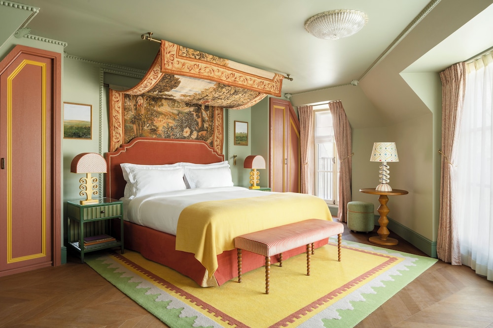 PARISIENNE, JUNIOR SUITE