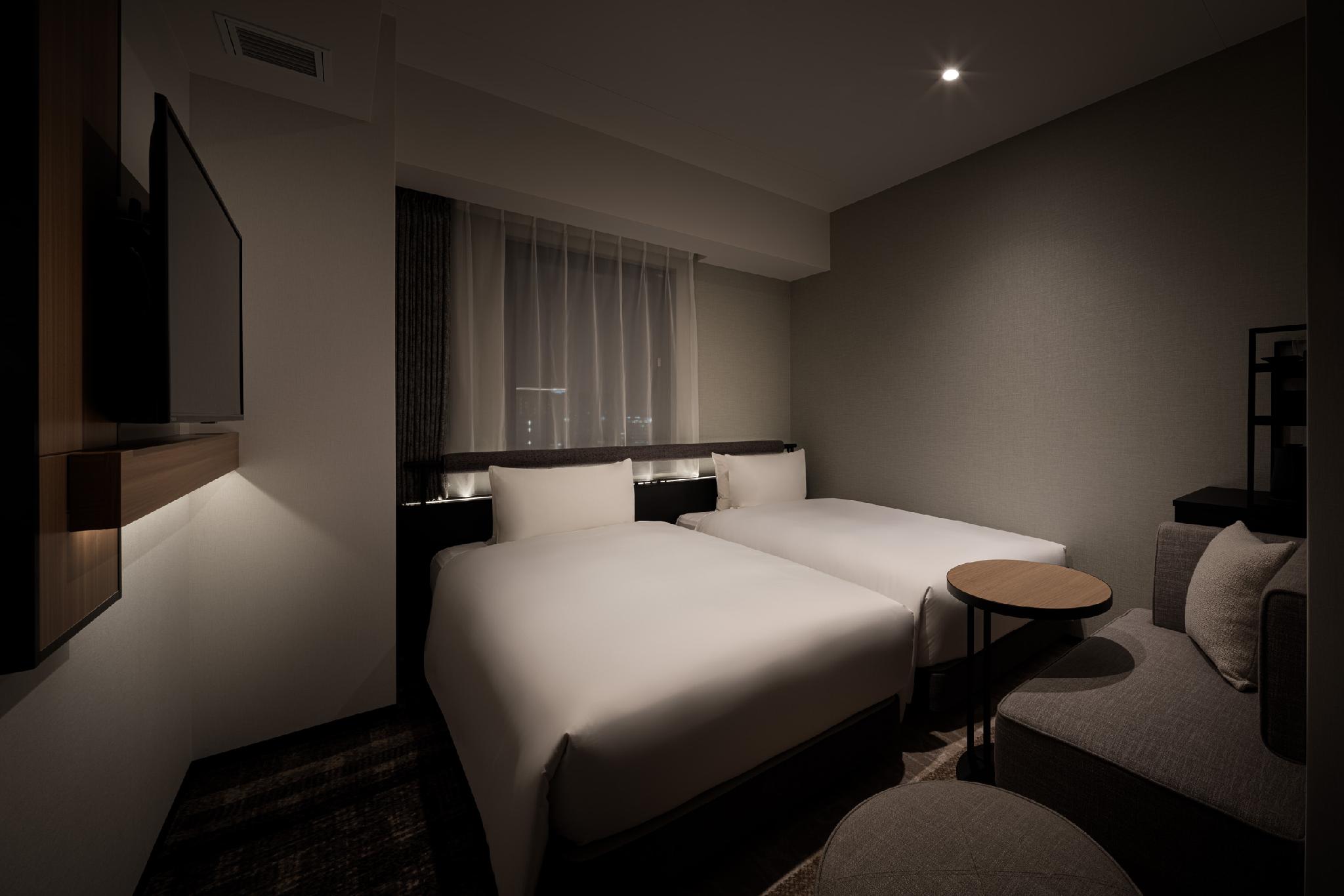 HOLLYWOOD, TWIN BEDS