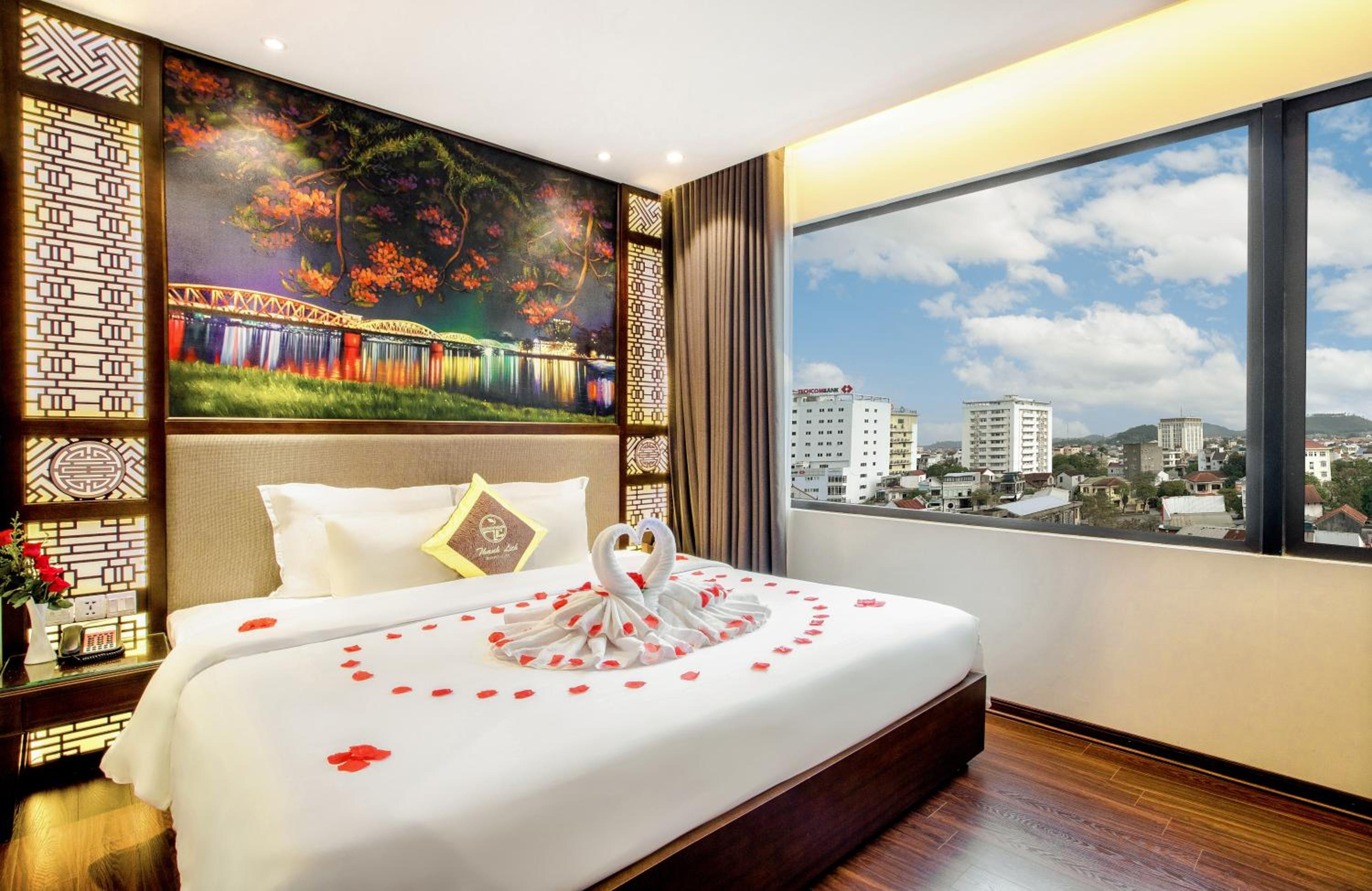 CLUB, EXECUTIVE, SUITE